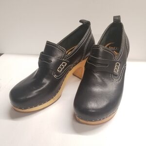 Swedish Hasbeens Black Clogs Sz 39